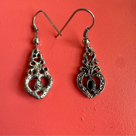 Elegant Black and Silver Jewelry Set - Picture 5 of 10